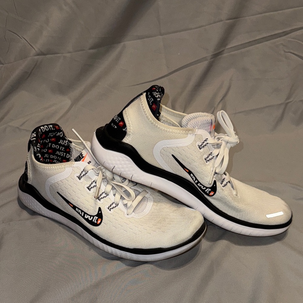 Nike Women’s White and Black Lace-Up Sneakers - Picture 2 of 7